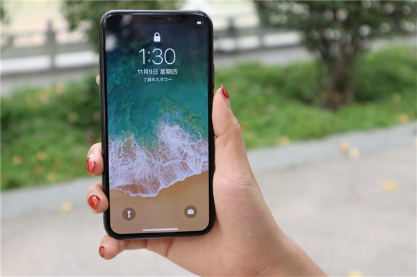 苹果就“iPhone面容解锁无需使用摄像头”一事作出回应网友惊叹：这冷知识我刚知晓