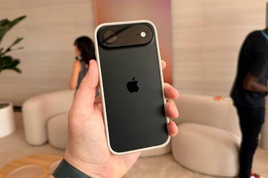 王心凌分享自拍照，新入手的iPhoneAir十分吸睛