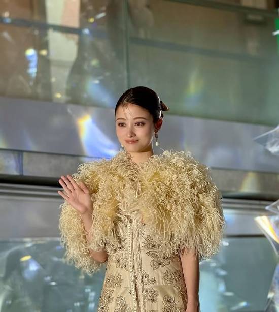 颜值就是硬道理！日本超人气女神桥本环奈的绝美写真新鲜出炉