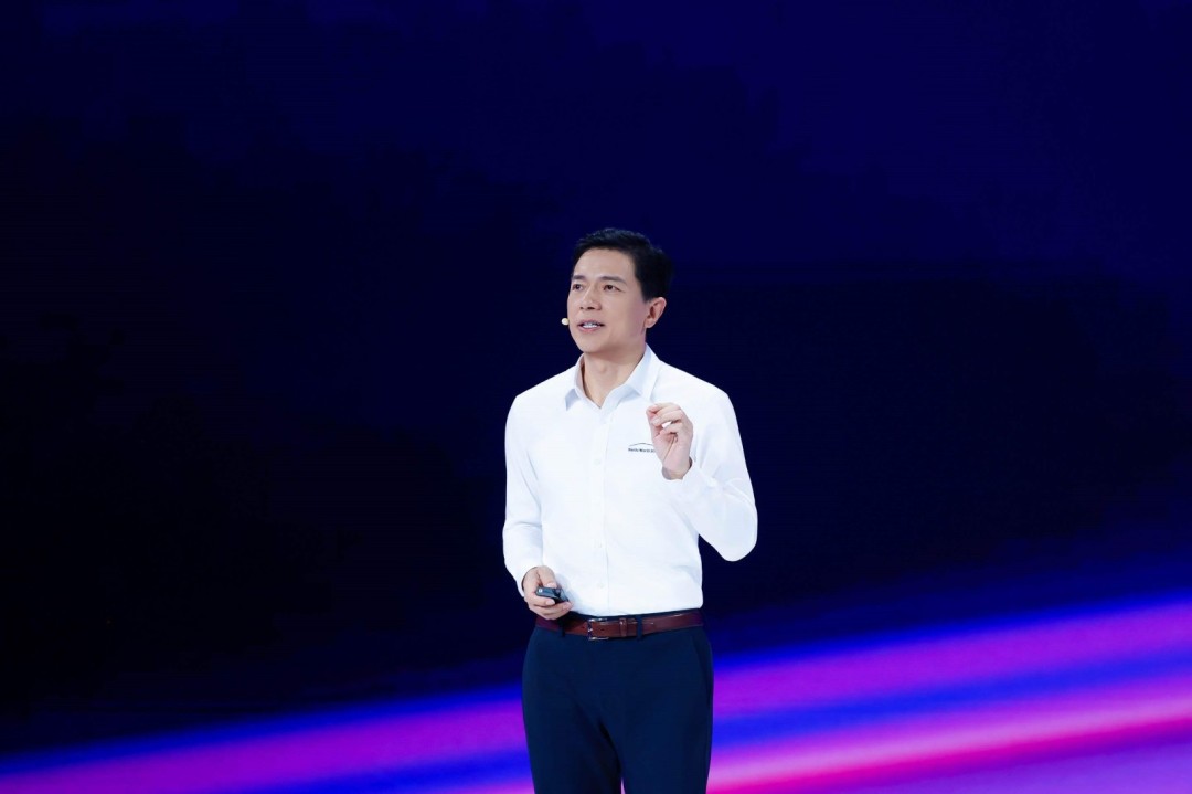 李彦宏表示，百度搜索在AI化改造方面是全球最为激进的，其大部分搜索结果都由AI生成