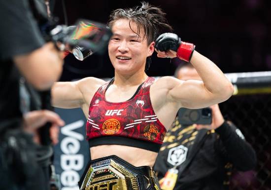 失利之后“格斗女王”张伟丽致歉！升重后的对手实力强悍如怪兽