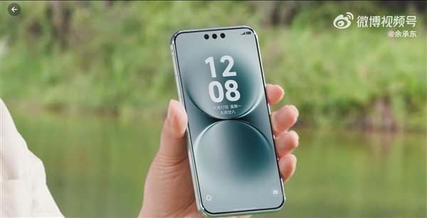 余承东亲自验证：华为Mate80ProMax屏幕在强光下依然清晰可见