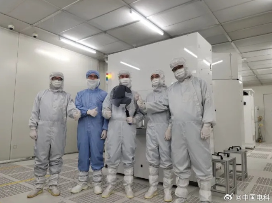 我国大尺寸半导体材料取得关键进展：首款12英寸硅外延产品成功下线