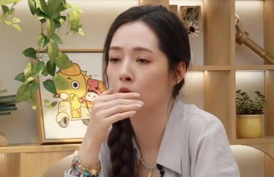 郭碧婷谈及女儿遭孤立一事引发广泛讨论，有网友表示：这并非孤立，只是大家不再和她一起玩了