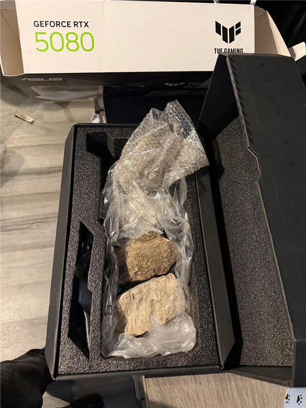 花八千多元购入RTX5080，收到的竟是石头！买家哭诉商家既不退款也不换货！