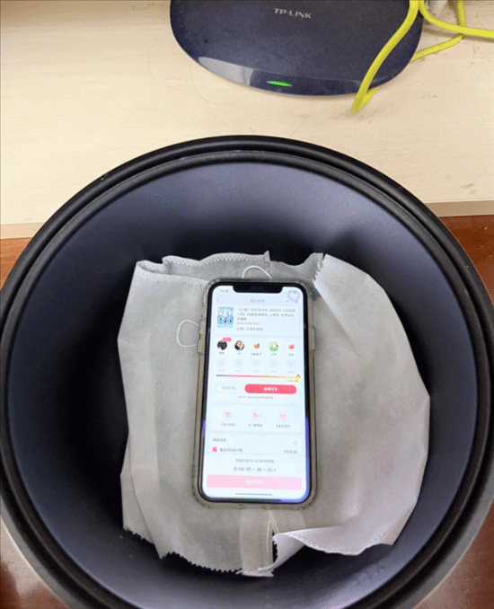 网友反馈把手机放进电饭煲内胆后抢票成功率大幅提升，多个品牌对此作出回应