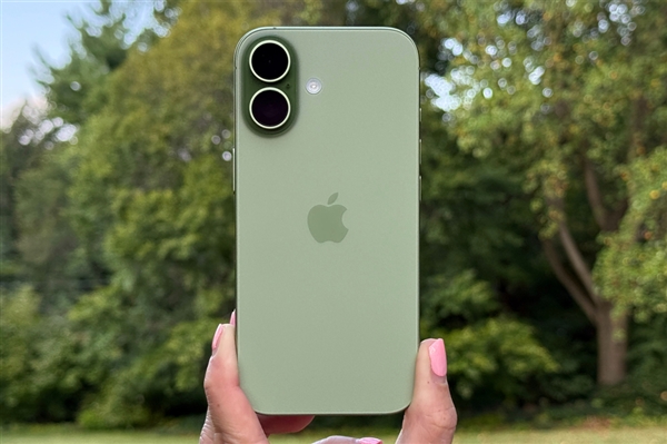 别再给iPhone17贴膜啦！贴上膜会影响它的显示效果