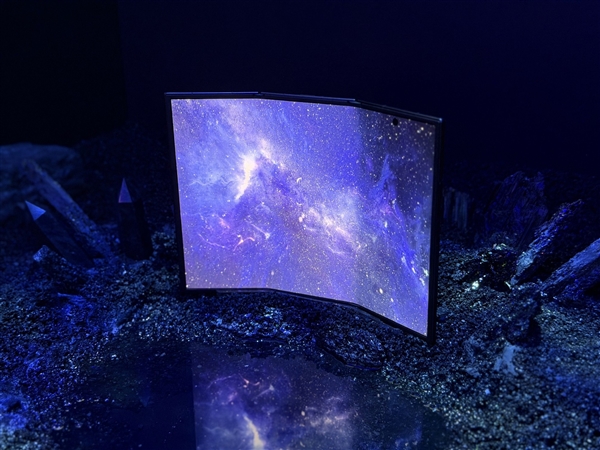 三星GalaxyZTriFold初体验：三折叠形态的全新物种，展开屏幕瞬间被惊艳到了