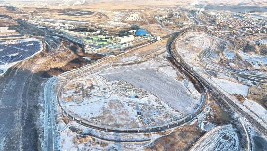 来瞧瞧超长火车的“灯泡线”：时速仅1公里[图]