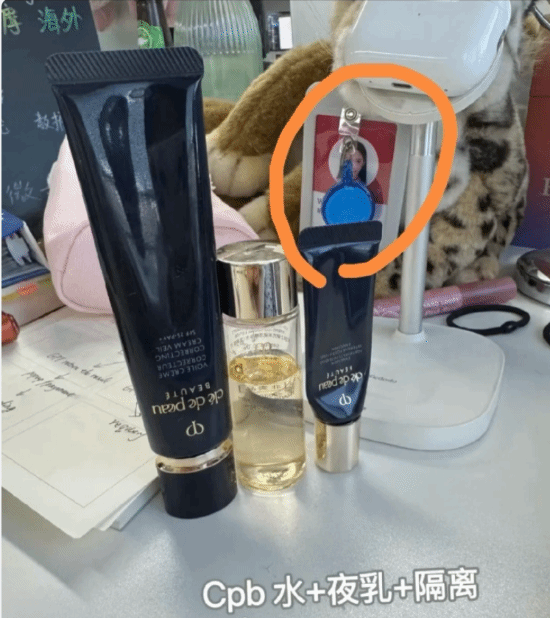 有消息透露半藏森林已转行担任互联网产品经理，她的社交账号目前处于停更状态