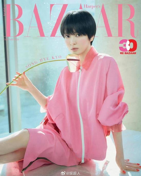宋慧乔最新写真与姚安娜撞脸，齐刘海短发造型神似《猎冰》角色