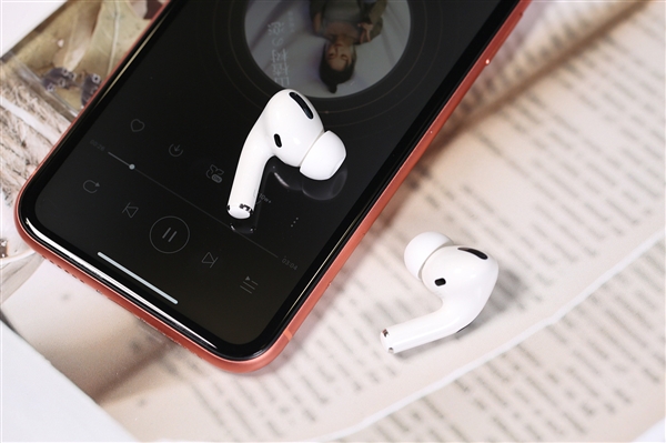 苹果做出重大让步！iOS26.3系统支持第三方设备实现AirPods般的秒连体验：遗憾中国用户暂无法享受