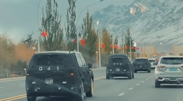 小米明年计划推出4款新车，包括小米SU7的改款车型、行政版本，以及两款增程式SUV