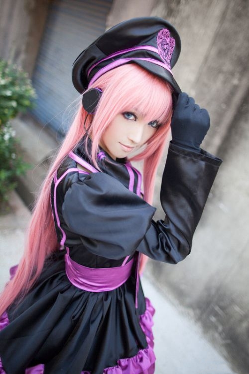 宅家的小伙伴们注意啦！一大群cosplay女警正朝这边赶来[图]