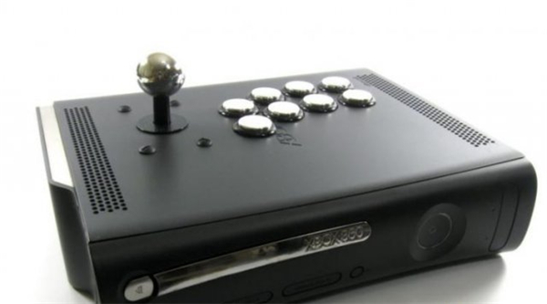 超酷跨界改造！技术达人把Xbox360主机变成了PS4街机摇杆