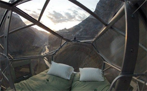 悬崖峭壁间的奢华套房——Skylodge高级套房，你有胆量入住吗？