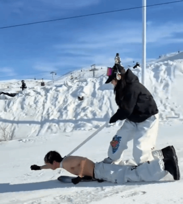 滑雪场就“有人用拴脖遛狗方式滑雪”一事回应：属个人癖好，无法干预