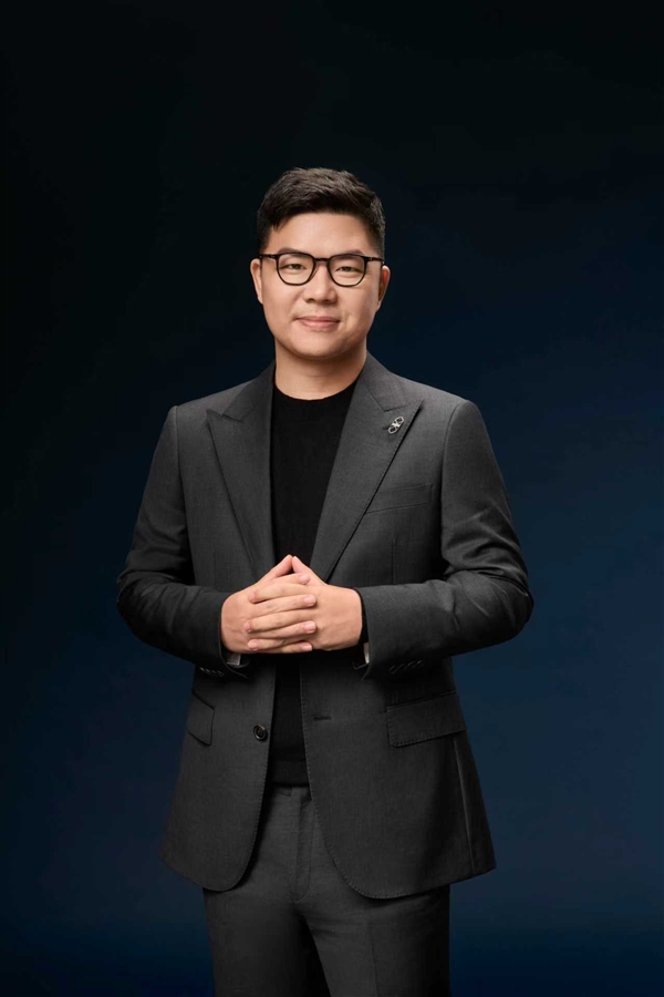 赵长江正式宣布加盟鸿蒙智行智界，他向比亚迪表达谢意，也向奇瑞与华为致以敬意