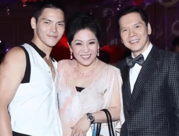向华强谈及与向太的感情：不存在七年之痒，娱乐圈美女入不了他的眼