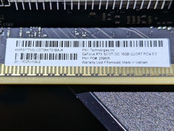 RTX5070Ti频繁出现宕机崩溃问题，罪魁祸首竟是标签覆盖了金手指！玩家陷入两难境地：撕下标签就会失去保修