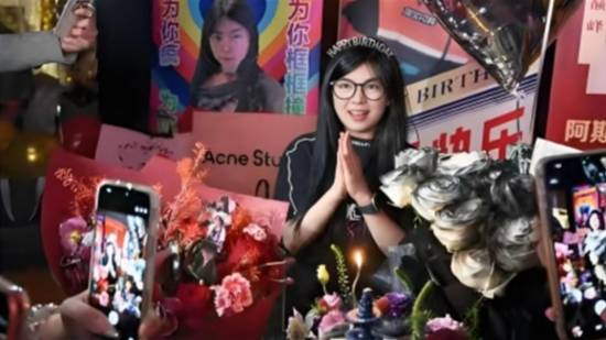 96年出生的女生月入百万计划30岁退休母亲仍建议她考公务员