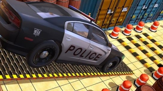 极限警车停车场3D游戏最新版图2
