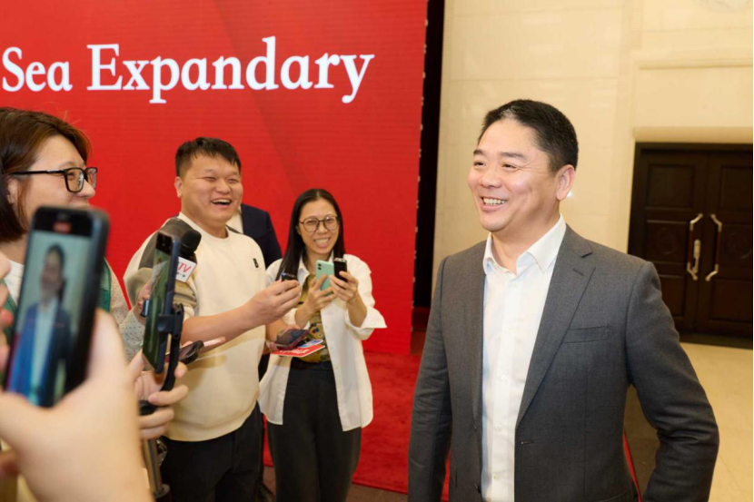 斥资50亿！刘强东宣布打造「平民游艇」，引发网友热议